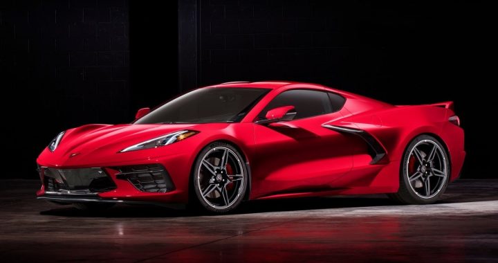 Corvette C8 2021 rojo en presentación oficial